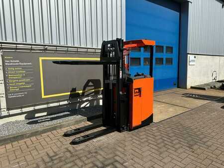 Apilador conductor sentado 2016  BT SRE135 (10)