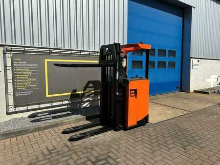 Apilador conductor sentado 2016  BT SRE135 (5)