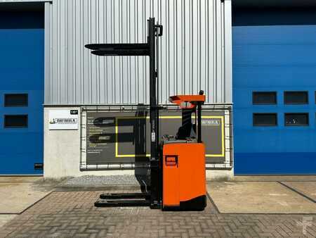 Apilador conductor sentado 2016  BT SRE135 (7)