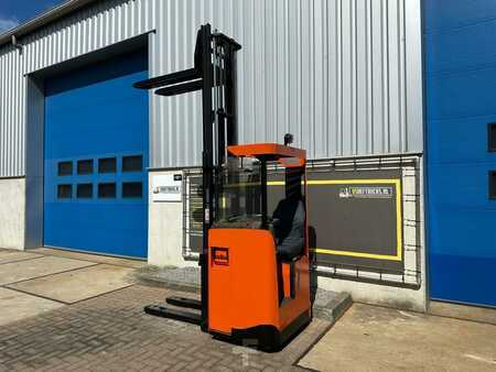 Apilador conductor sentado 2016  BT SRE135 (8)