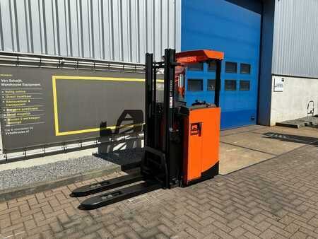 Apilador conductor sentado 2016  BT SRE135 (4)