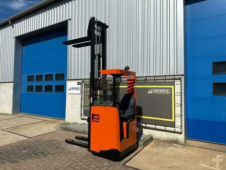 Apilador conductor sentado 2016  BT SRE135 (8)