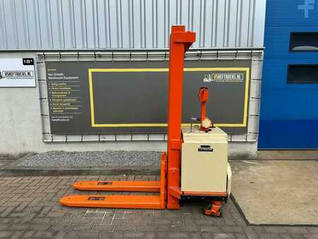 Apilador eléctrico - BT  (1)