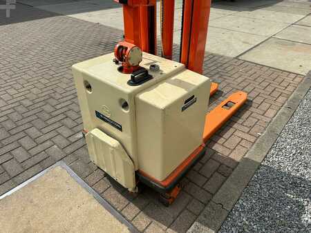 Apilador eléctrico - BT  (8)