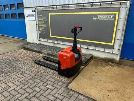 Transpaleta eléctrica 2006  BT LWE130 (4)