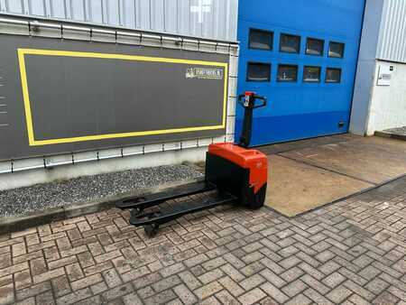 Transpaleta eléctrica 2006  BT LWE130 (5)