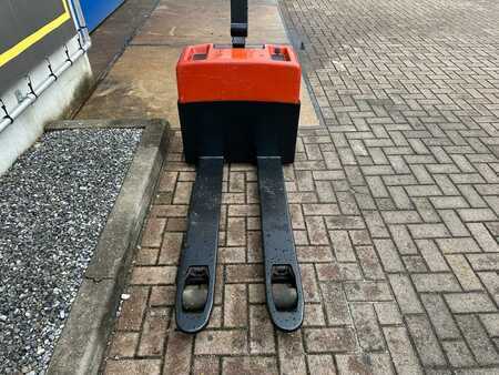 Transpaleta eléctrica 2006  BT LWE130 (7)