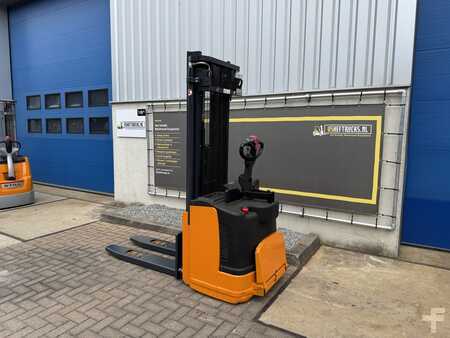 Stacker pedestre 2008  Still EGVS14 (4)