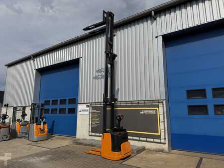 Stacker pedestre 2008  Still EGVS14 (8)