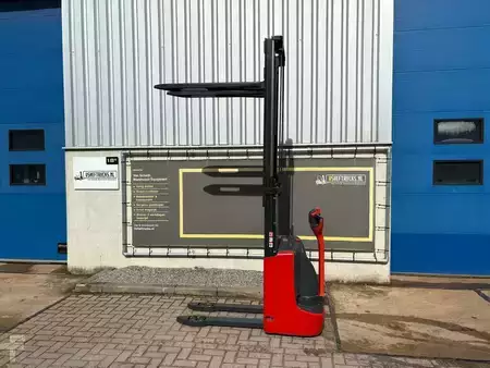 Apilador eléctrico 2012  Linde l10b (2)