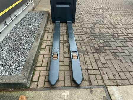 Transpallet elettrici 2011  Linde T 24 SP (8)