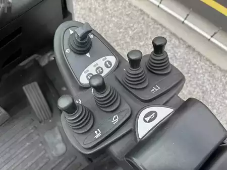 Nestekaasutrukki 2018  Still RX70-30T (17)