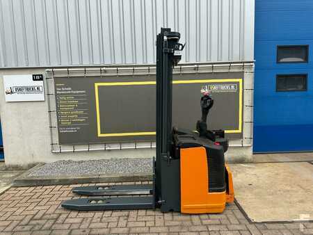 Stacker pedestre 2010  Still EGVS14LB (2)