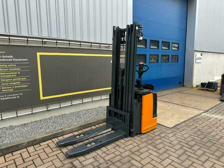 Stacker pedestre 2010  Still EGVS14LB (3)