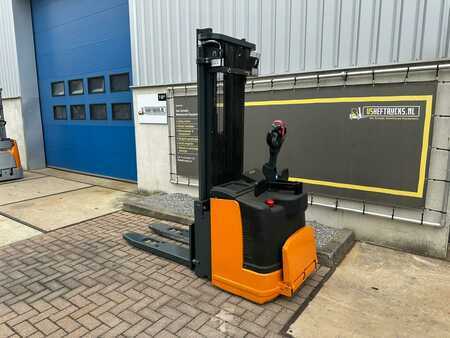 Stacker pedestre 2010  Still EGVS14LB (4)