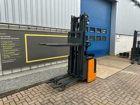 Stacker pedestre 2010  Still EGVS14LB (5)