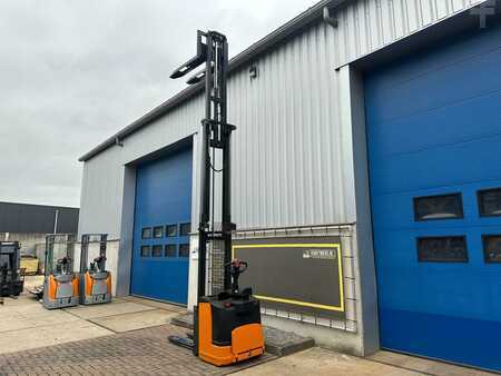 Stacker pedestre 2010  Still EGVS14LB (8)