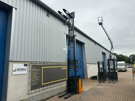 Stacker pedestre 2010  Still EGVS14LB (9)