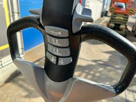 Fahrerstandstapler 2009  Still EXU H 20 (10)