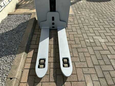 Fahrerstandstapler 2009  Still EXU H 20 (9)