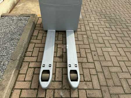 Nízkozdvižný vozík 2008  Still EXU20S (10)