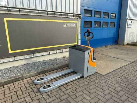 Nízkozdvižný vozík 2008  Still EXU20S (5)