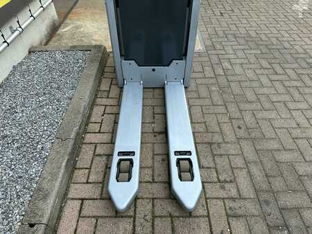 Hochhubwagen 2015  Still EXUH20 (9)