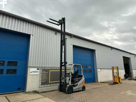 Chariots électriques à 4 roues 2007  Still RX60-25 (10)