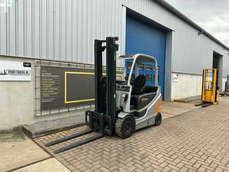 Chariots électriques à 4 roues 2007  Still RX60-25 (4)