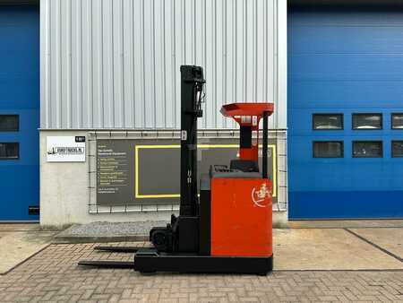 Carretilla retráctil 2006  BT RRM14 (2)