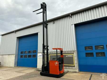 Carretilla retráctil 2006  BT RRM14 (9)