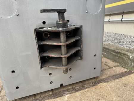 Camions à plate-forme éléctrique 2021  Still LTX20 (7)