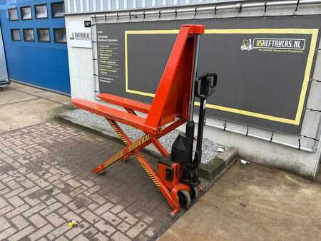 Låglyftare El 2008  BT HHL100 (6)