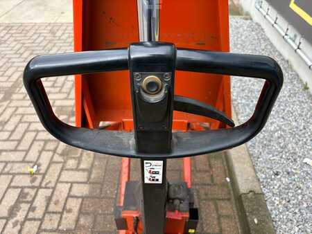 Låglyftare El 2008  BT HHL100 (7)