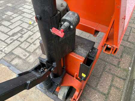 Låglyftare El 2008  BT HHL100 (9)