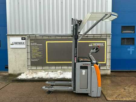 Apilador eléctrico 2016  Still exv sF 14i (1)