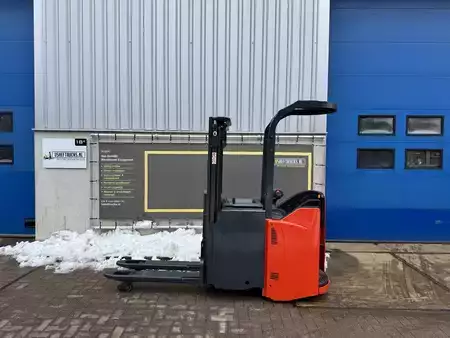 Stacker stå på 2021  Linde D14SP (1)