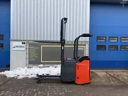 Stacker stå på 2021  Linde D14SP (2)