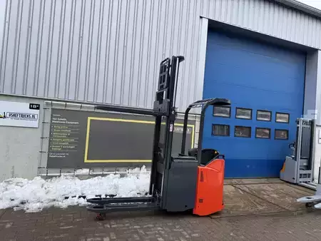 Stacker stå på 2021  Linde D14SP (5)