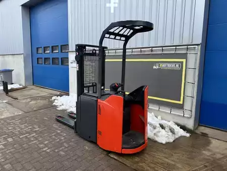 Stacker stå på 2021  Linde D14SP (8)