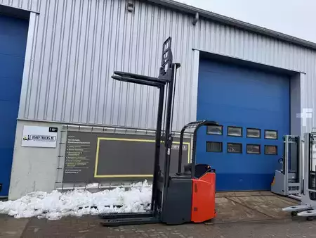 Stacker stå på 2021  Linde D14SP (9)