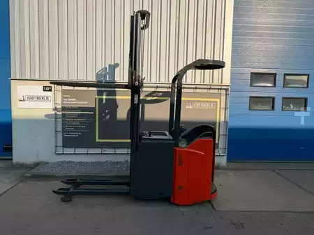 Stacker stå på 2021  Linde D14SP (1)