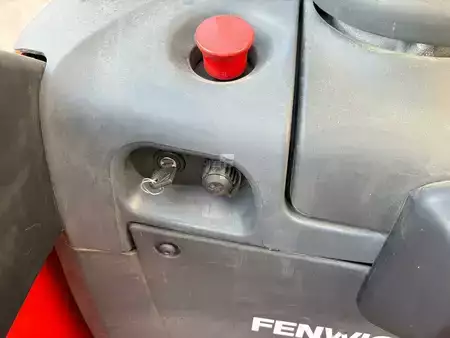 Stacker stå på 2021  Linde D14SP (10)