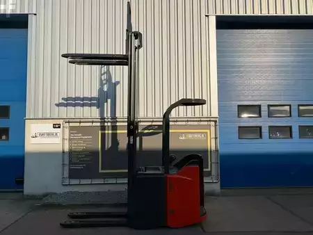 Stacker stå på 2021  Linde D14SP (2)