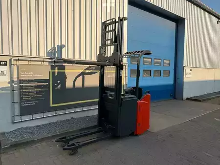 Stacker stå på 2021  Linde D14SP (6)