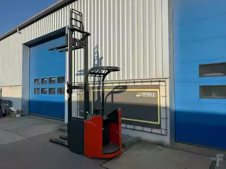 Stacker stå på 2021  Linde D14SP (9)