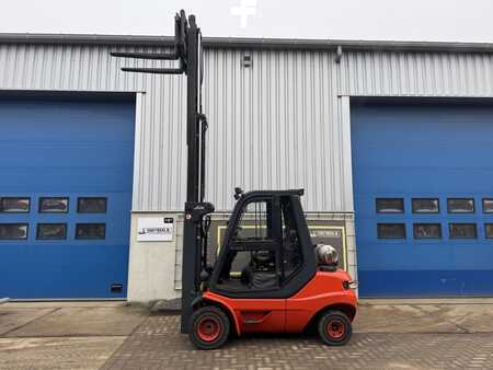 Gázüzemű targoncák 1998  Linde H35T (3)