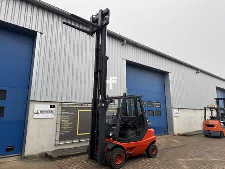 Gázüzemű targoncák 1998  Linde H35T (9)