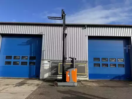 Carretilla retráctil 2018  Still FMX17 (3)