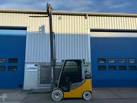 Carretilla elevadora GLP 2017  Jungheinrich TFG320 (3)